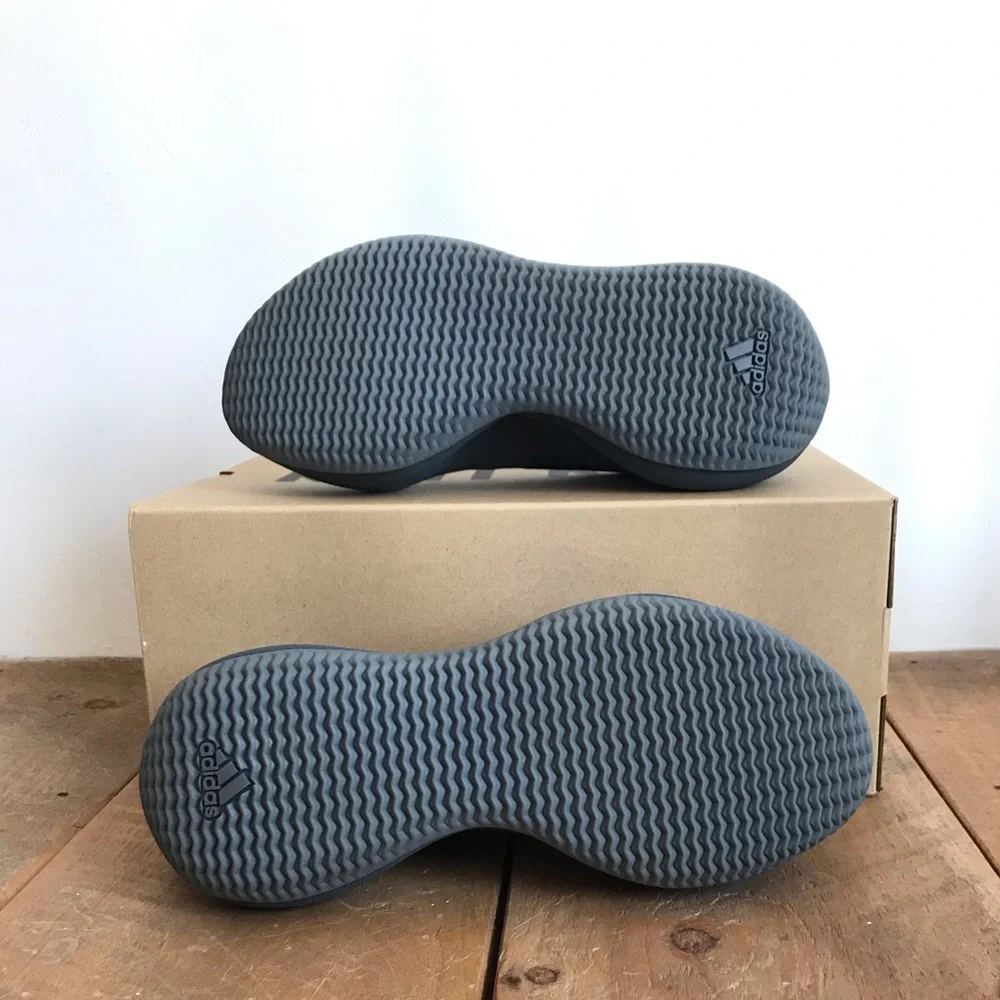 Yeezy Knit RNR - Picture 3 of 9